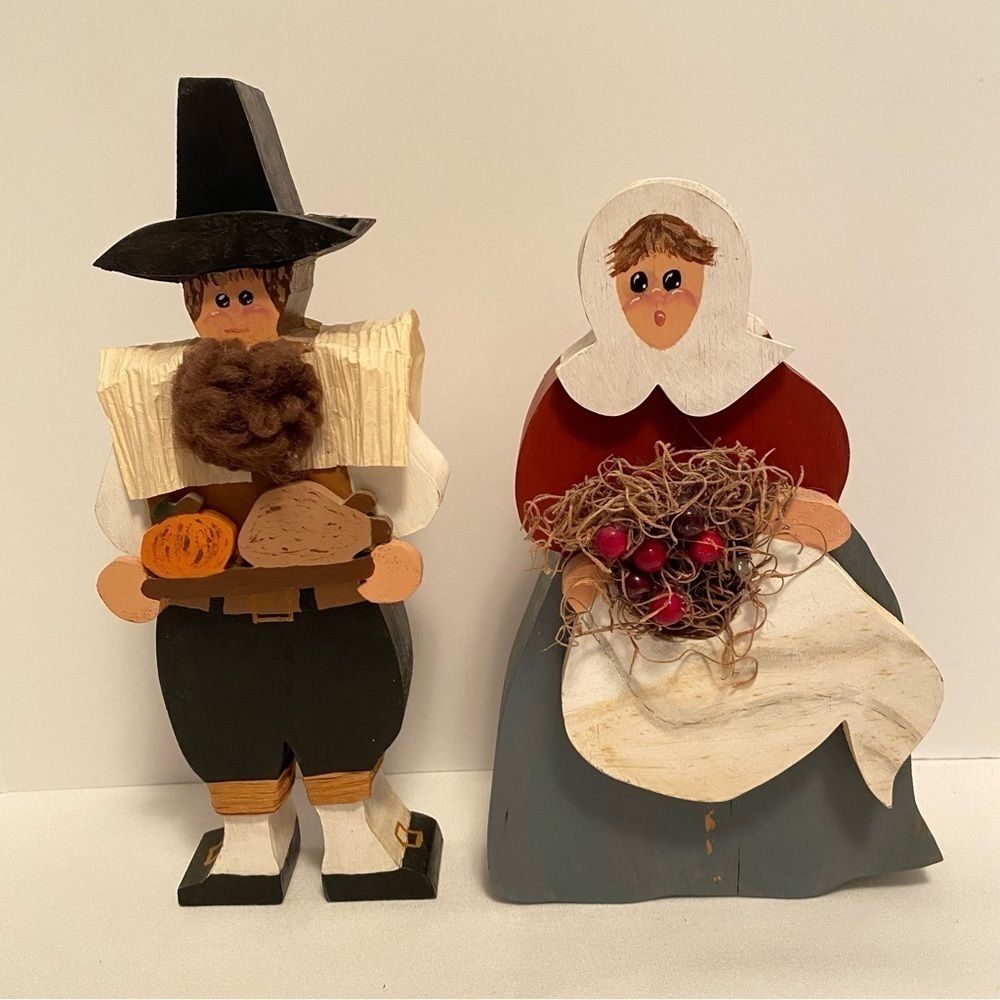 Thanksgiving Man & Woman Pilgrims Wooden Rustic Decorative Figures